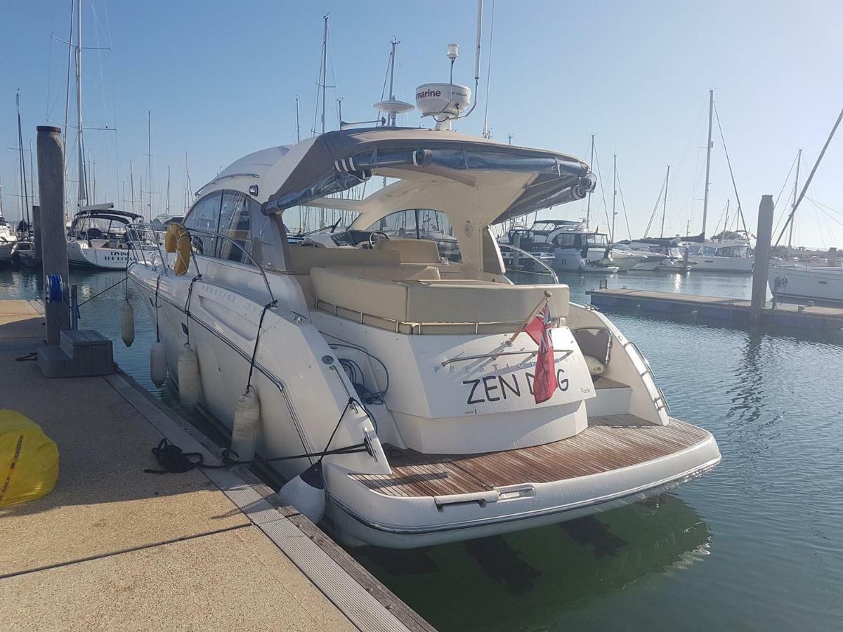 Zen Dog Luxury Motor Yacht Hotell Lymington Exteriör bild