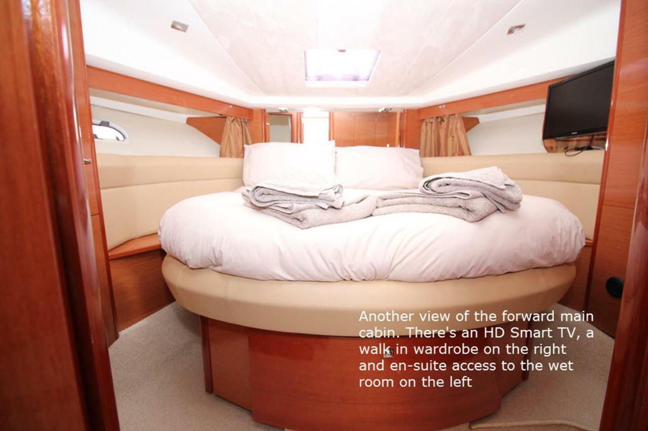 Zen Dog Luxury Motor Yacht Hotell Lymington Exteriör bild
