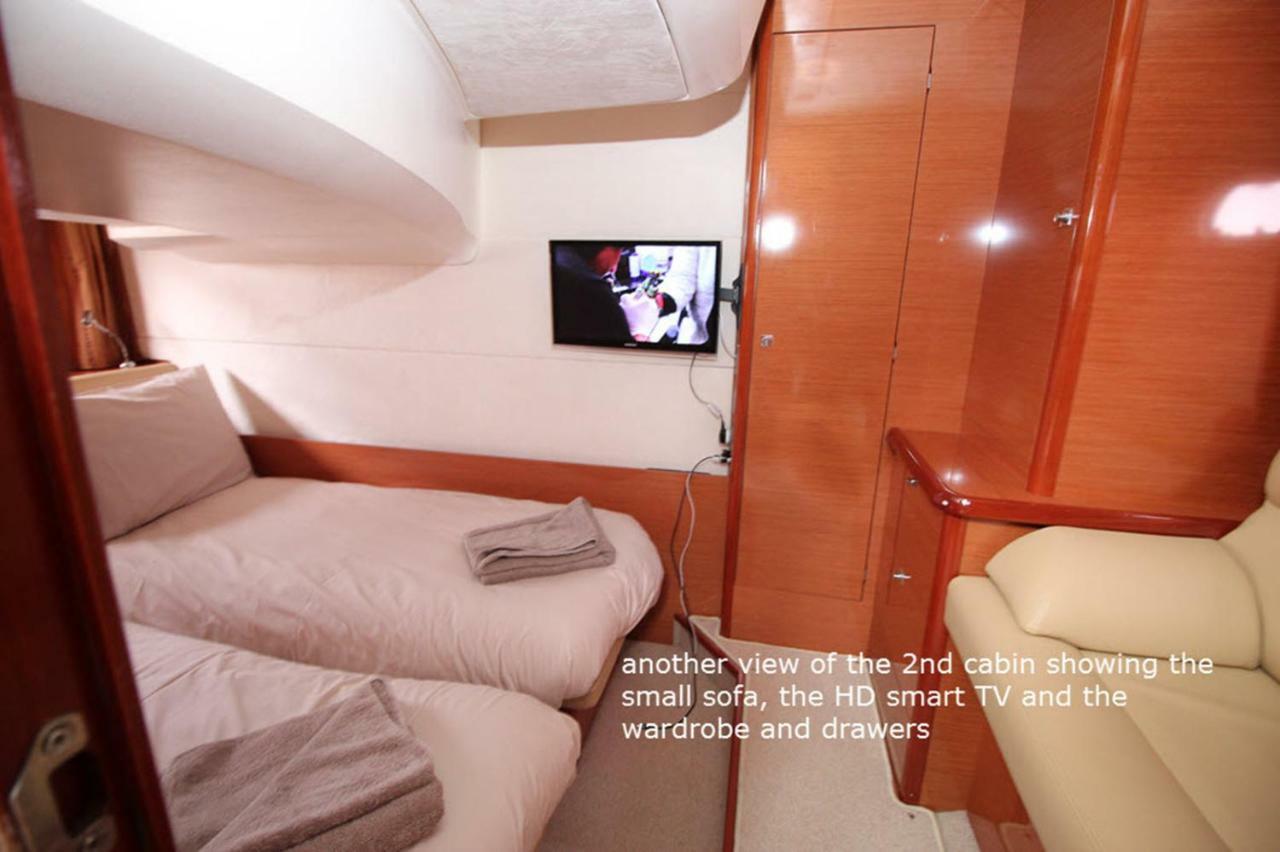 Zen Dog Luxury Motor Yacht Hotell Lymington Exteriör bild